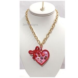 NWT Betsey Johnson LOVE SPELL❤️Chocolate Box Gold Tone Glass Crystals Necklace